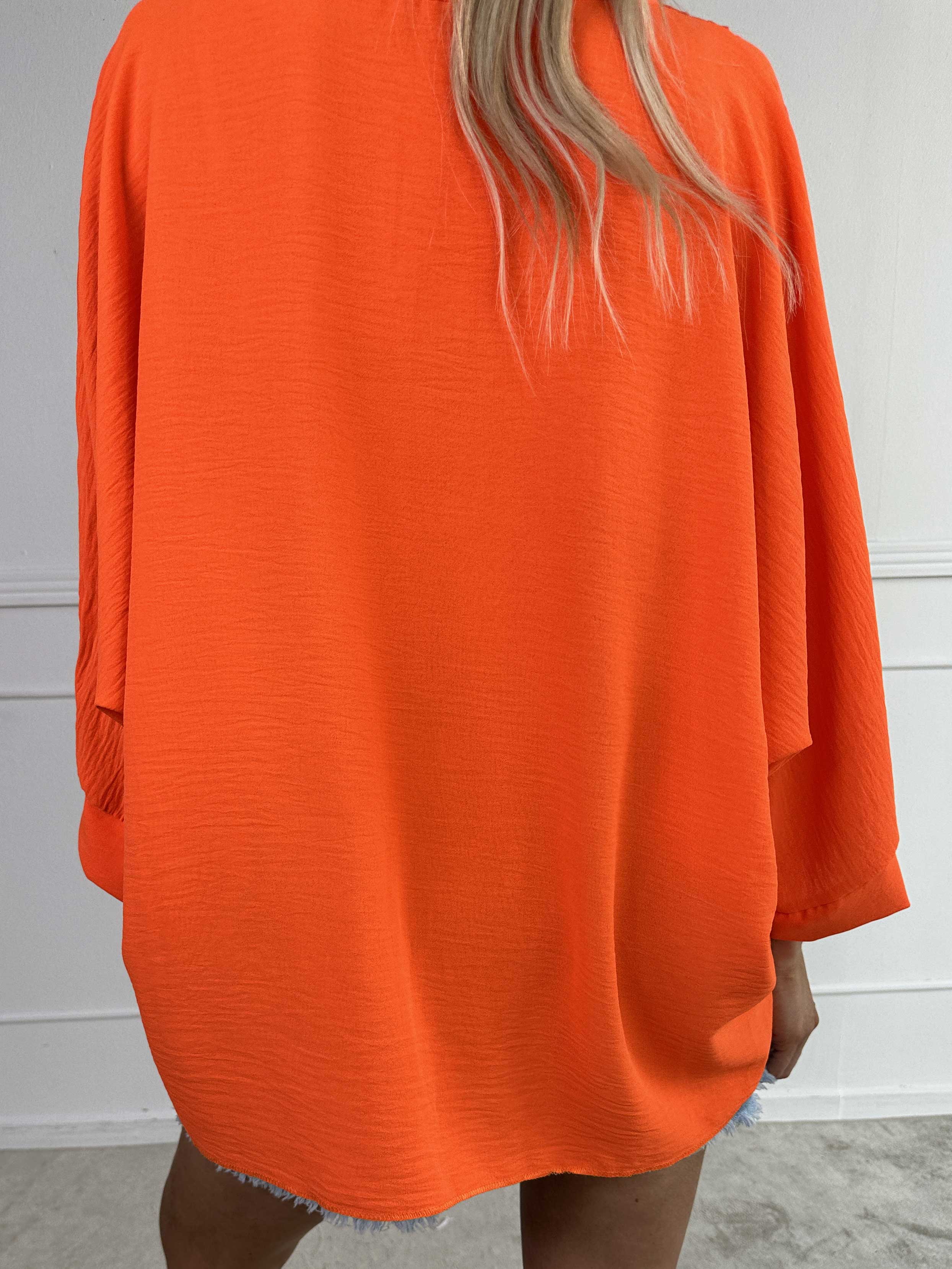 Leonora - Söt tunika med fladdermusärmar och spets